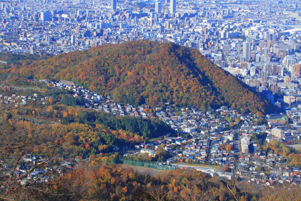 如何前往藻岩山？愛之鐘、纜車、登山步道與夜景拍照全攻略！