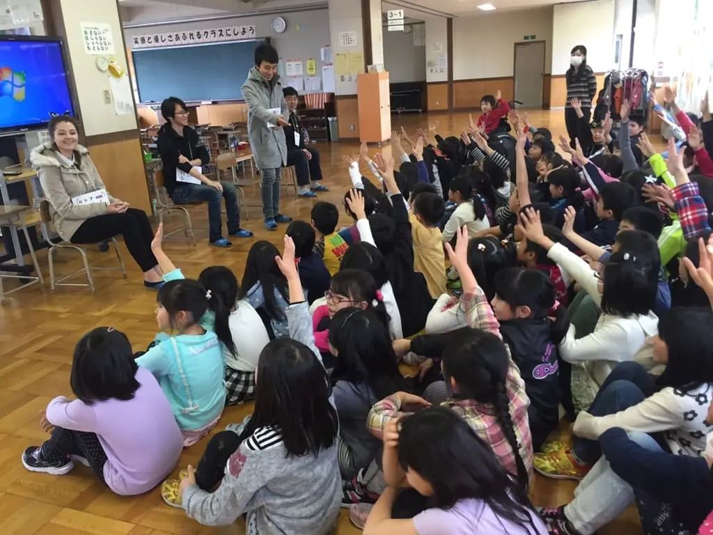 受邀於釧路市立芦野小學,向學童介紹台灣地理與文化(2015) 筆者受邀於釧路市立芦野小學進行台灣文化交流,與在地小學生互動介紹台灣地理與特色
