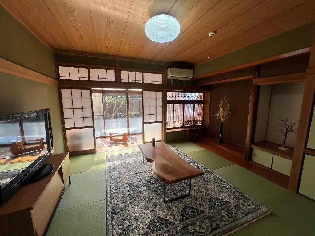Assi之家 (Assi House) Assi之家 (Assi House)Assi House