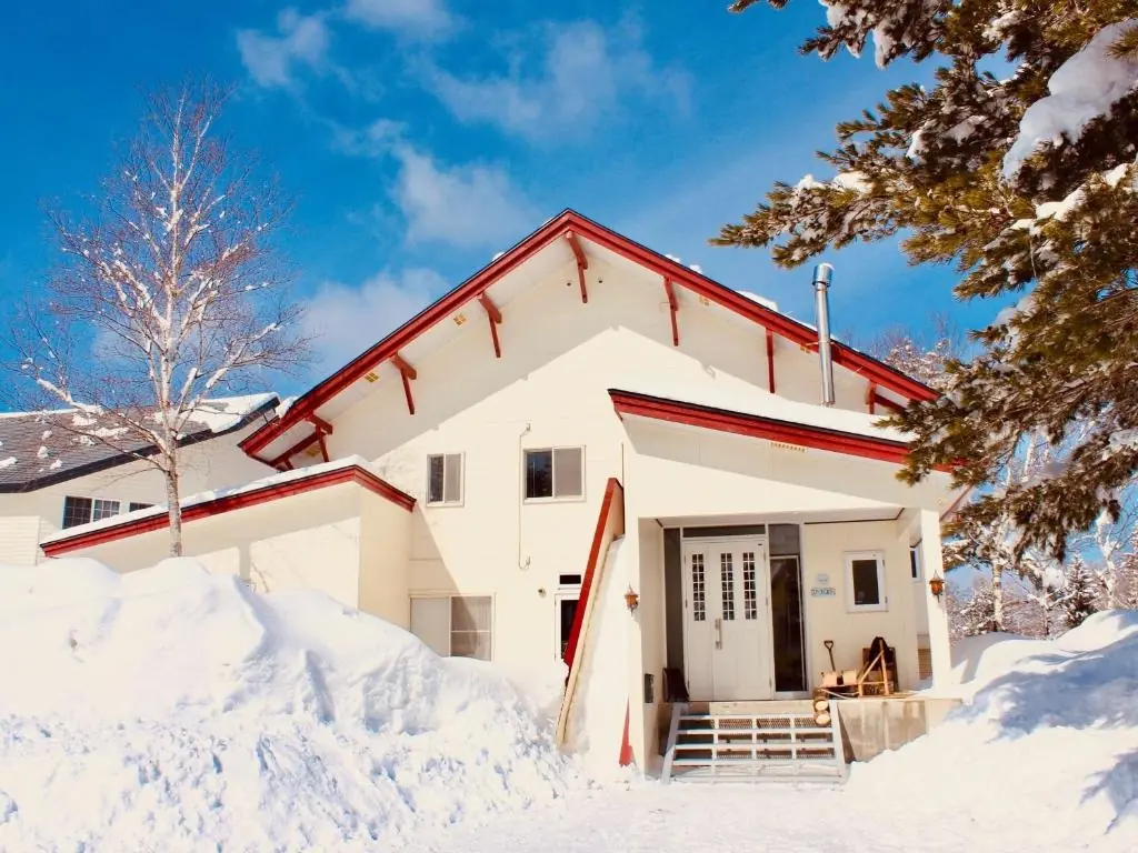 藝術色彩小屋 (Lodge Appi Arts Color) 藝術色彩小屋 (Lodge Appi Arts Color)Lodge Appi Arts Color